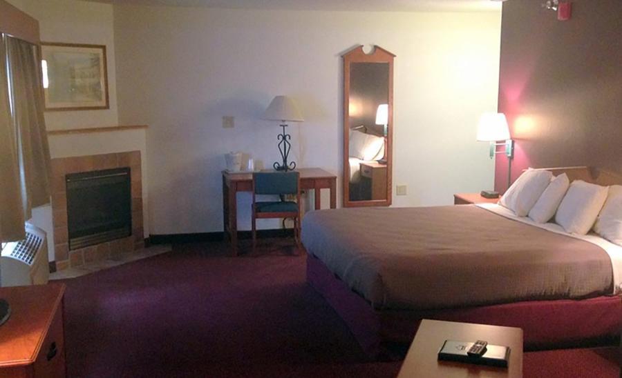 Americinn By Wyndham Stuart Ngoại thất bức ảnh